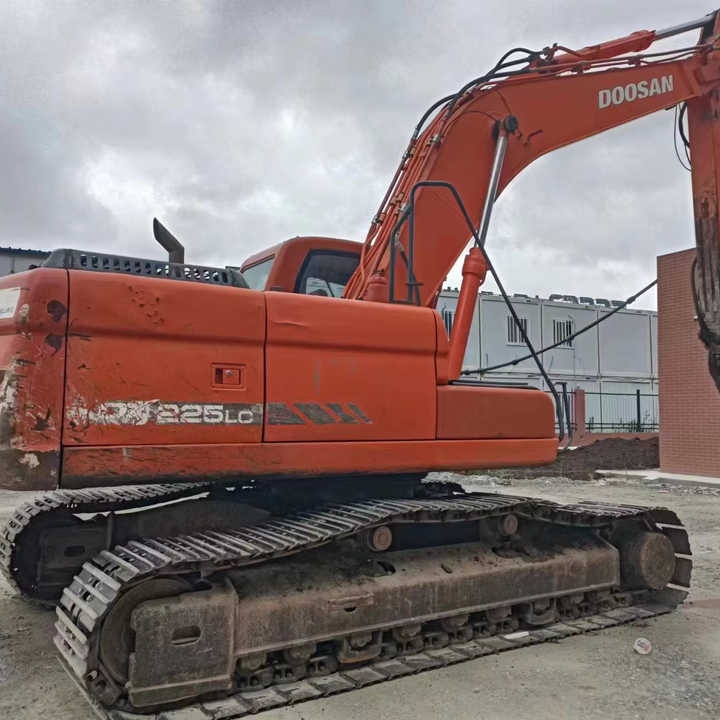 Used Digger Doosan DX225LC-9T Construction Machinery Construction Digger Used Doosan DX225LC-9T Cheap Excavator - Excavator pe şenile: Foto 1 Used Digger Doosan DX225LC-9T Construction Machinery Construction Digger Used Doosan DX225LC-9T Cheap Excavator - Excavator pe şenile: Foto 1