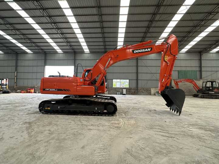 Used Digger Doosan DX225LC-9T Construction Machinery Construction Digger Used Doosan DX225LC-9T Cheap Excavator - Excavator pe şenile: Foto 4 Used Digger Doosan DX225LC-9T Construction Machinery Construction Digger Used Doosan DX225LC-9T Cheap Excavator - Excavator pe şenile: Foto 4