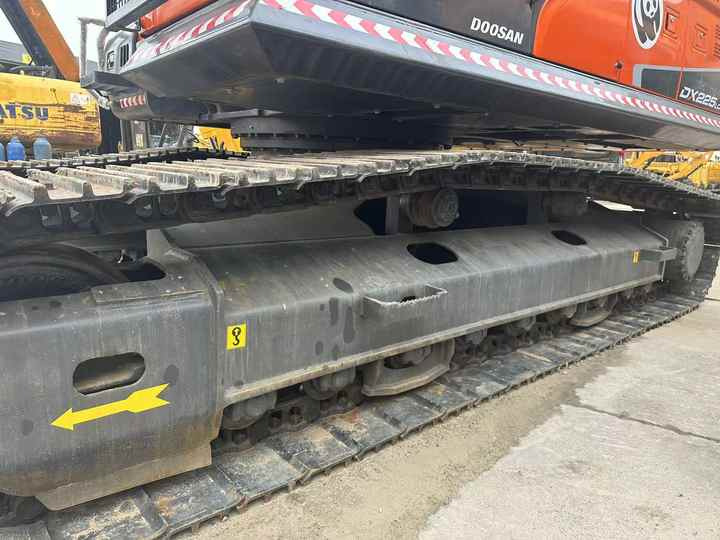 Used Digger Doosan DX225LC-9T Construction Machinery Construction Digger Used Doosan DX225LC-9T Cheap Excavator - Excavator pe şenile: Foto 4 Used Digger Doosan DX225LC-9T Construction Machinery Construction Digger Used Doosan DX225LC-9T Cheap Excavator - Excavator pe şenile: Foto 4
