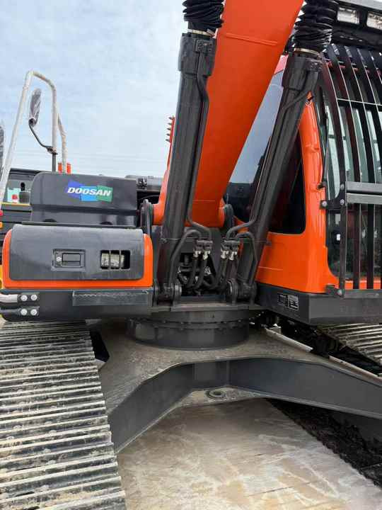 Used Digger Doosan DX225LC-9T Construction Machinery Construction Digger Used Doosan DX225LC-9T Cheap Excavator - Excavator pe şenile: Foto 4 Used Digger Doosan DX225LC-9T Construction Machinery Construction Digger Used Doosan DX225LC-9T Cheap Excavator - Excavator pe şenile: Foto 4