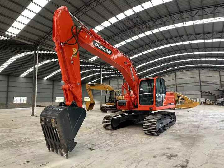 Used Digger Doosan DX225LC-9T Construction Machinery Construction Digger Used Doosan DX225LC-9T Cheap Excavator - Excavator pe şenile: Foto 2 Used Digger Doosan DX225LC-9T Construction Machinery Construction Digger Used Doosan DX225LC-9T Cheap Excavator - Excavator pe şenile: Foto 2