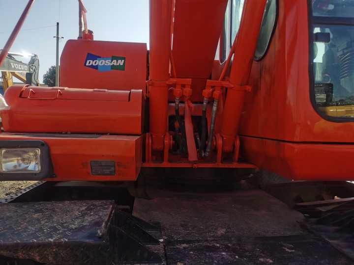 Used Digger Doosan Dh150w-7 Construction Machinery Construction Digger Used Doosan Dh150w-7 Cheap Excavator - Excavator pe şenile: Foto 4 Used Digger Doosan Dh150w-7 Construction Machinery Construction Digger Used Doosan Dh150w-7 Cheap Excavator - Excavator pe şenile: Foto 4