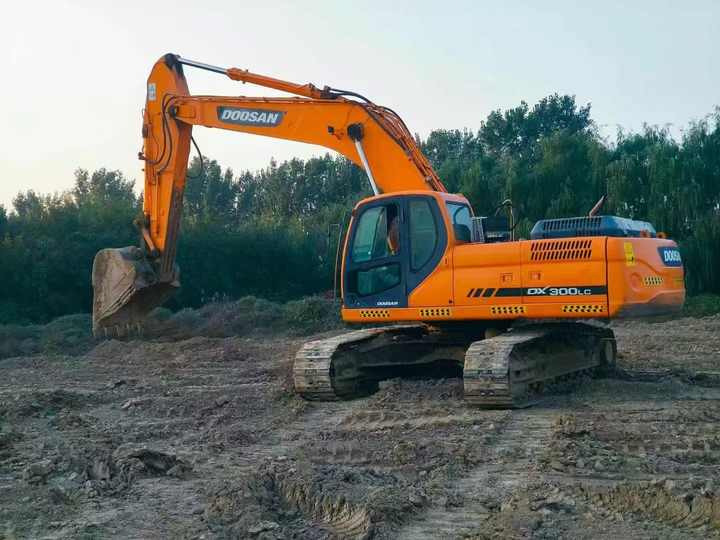 Used Doosan Dx300LC Model Excavator Second Hand Machine Popular Brand Korean Doosan Hydraulic Machinery - Excavator: Foto 2 Used Doosan Dx300LC Model Excavator Second Hand Machine Popular Brand Korean Doosan Hydraulic Machinery - Excavator: Foto 2
