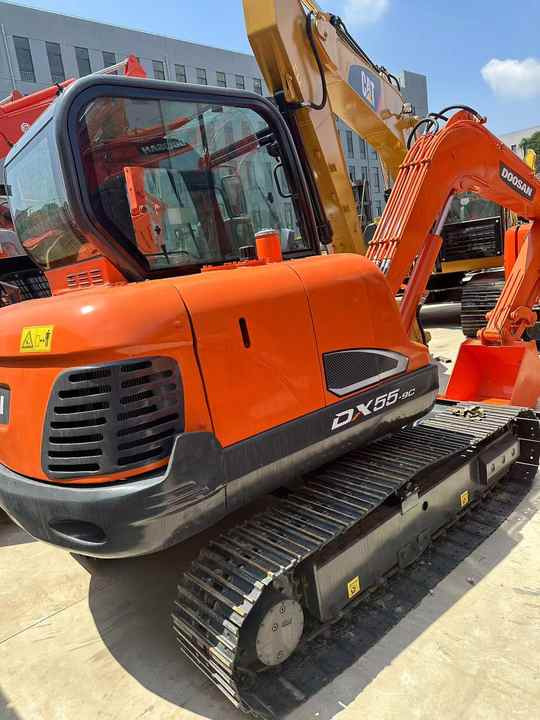 Used Excavator Doosan DX55 Excavators Mini Equipment Earth Moving Machinery Doosan Digger Excavator for Sale - Excavator pe şenile: Foto 3 Used Excavator Doosan DX55 Excavators Mini Equipment Earth Moving Machinery Doosan Digger Excavator for Sale - Excavator pe şenile: Foto 3