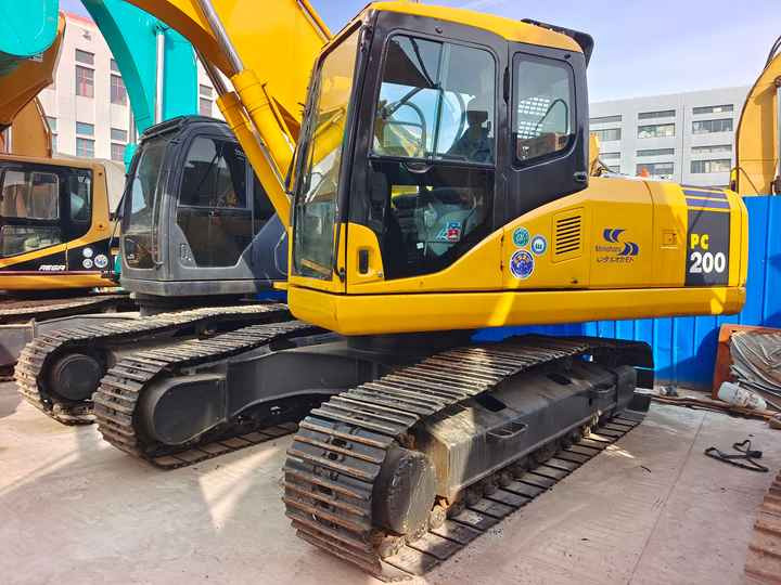 Used Good Quality Japan Original PC200-7 in Good Condition PC200-7 Komatsu - Excavator pe şenile: Foto 2 Used Good Quality Japan Original PC200-7 in Good Condition PC200-7 Komatsu - Excavator pe şenile: Foto 2