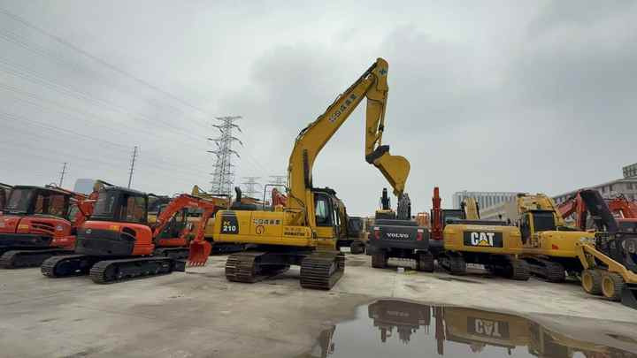 Used Good Quality Japan Original PC210-8 in Good Condition PC210-8 Komatsu - Excavator pe şenile: Foto 4 Used Good Quality Japan Original PC210-8 in Good Condition PC210-8 Komatsu - Excavator pe şenile: Foto 4