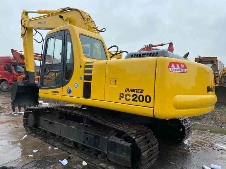 Used Good Quality Japan Original PC220-6 in Good Condition PC220-6 Komatsu - Excavator pe şenile: Foto 2 Used Good Quality Japan Original PC220-6 in Good Condition PC220-6 Komatsu - Excavator pe şenile: Foto 2