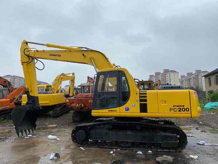 Used Good Quality Japan Original PC220-6 in Good Condition PC220-6 Komatsu - Excavator pe şenile: Foto 5 Used Good Quality Japan Original PC220-6 in Good Condition PC220-6 Komatsu - Excavator pe şenile: Foto 5