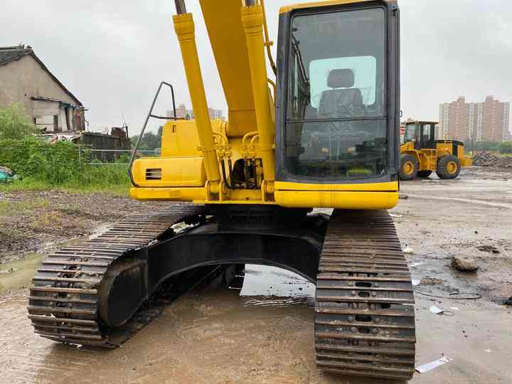 Used Good Quality Japan Original PC220-6 in Good Condition PC220-6 Komatsu - Excavator pe şenile: Foto 3 Used Good Quality Japan Original PC220-6 in Good Condition PC220-6 Komatsu - Excavator pe şenile: Foto 3