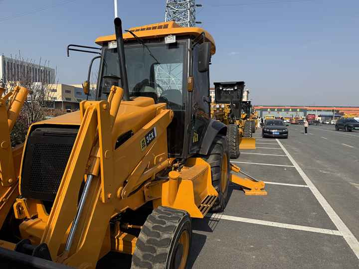 Used Hydraulic Backhoe Loader JCB3CX 7t in Good Condition Cheap Price in Stock Jcb 3cx 4cx 4cx Loader in Hefei for Sale - Buldoexcavator: Foto 3 Used Hydraulic Backhoe Loader JCB3CX 7t in Good Condition Cheap Price in Stock Jcb 3cx 4cx 4cx Loader in Hefei for Sale - Buldoexcavator: Foto 3