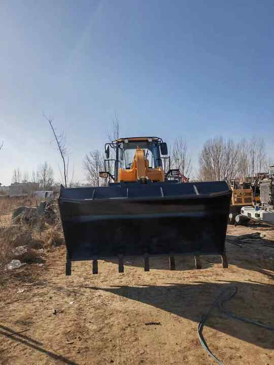 Used LIUGONG 856H wheel in Good Condition for sale 90%new uesd Loader liugong 856h Used Loader For Sale - Încărcător frontal pe pneuri: Foto 3 Used LIUGONG 856H wheel in Good Condition for sale 90%new uesd Loader liugong 856h Used Loader For Sale - Încărcător frontal pe pneuri: Foto 3
