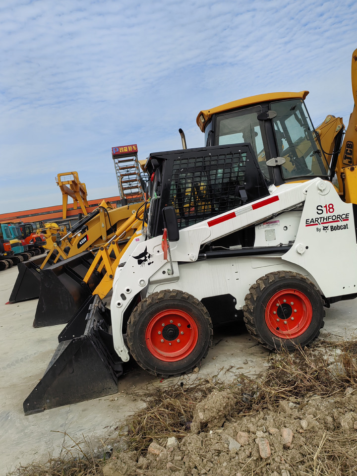 BOBCAT used second-hand good condition Bobcat S18 - Utilaje constructii: Foto 3 BOBCAT used second-hand good condition Bobcat S18 - Utilaje constructii: Foto 3