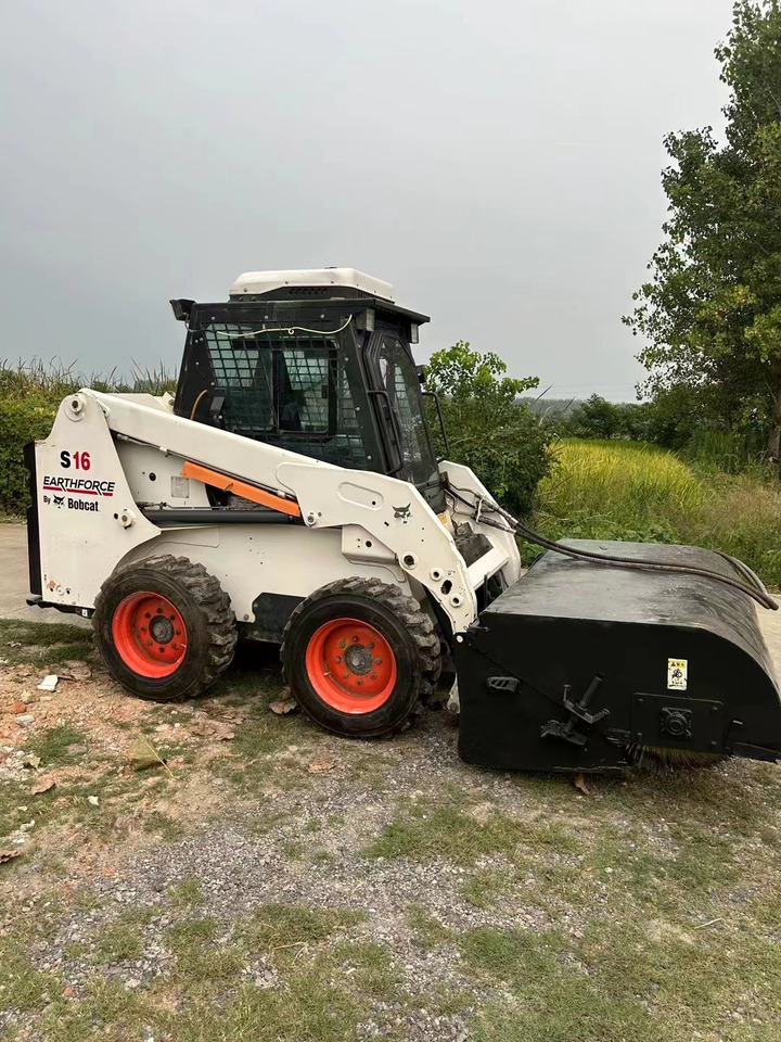BOBCAT used skidsteer wheel Bobcat S18 High Quality - Utilaje constructii: Foto 2 BOBCAT used skidsteer wheel Bobcat S18 High Quality - Utilaje constructii: Foto 2