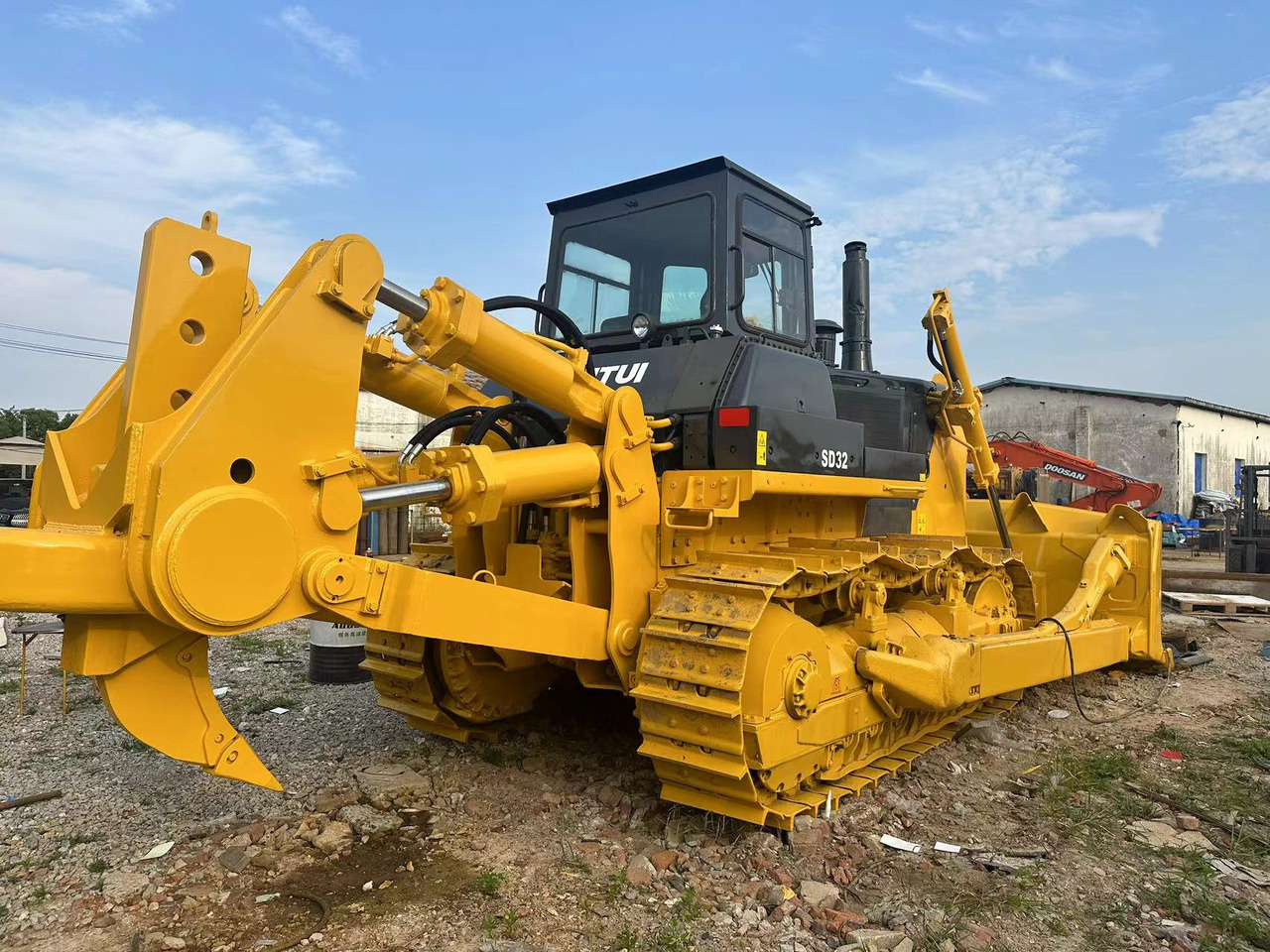 SHANTUI USED SHANTUI SD32 Hotsale Bulldozer - Utilaje constructii: Foto 2 SHANTUI USED SHANTUI SD32 Hotsale Bulldozer - Utilaje constructii: Foto 2