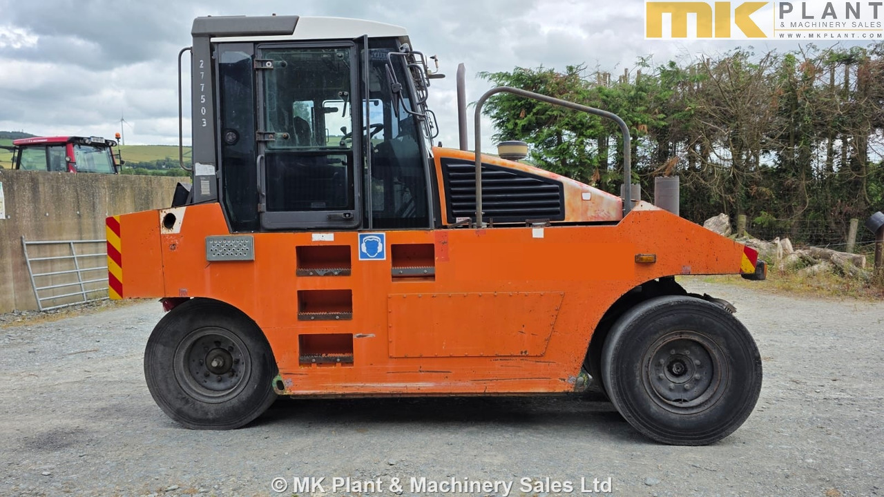 BOMAG BW24R (Stavostroj VP2400 / Ammann AP2400) - Compactor cu pneuri: Foto 4 BOMAG BW24R (Stavostroj VP2400 / Ammann AP2400) - Compactor cu pneuri: Foto 4