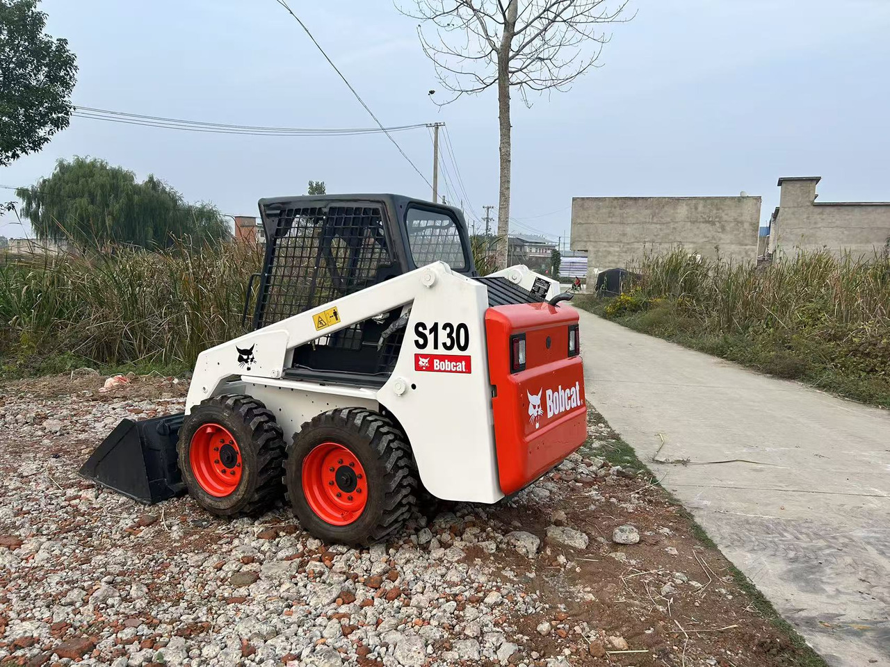 BOBCAT S130 - Mini încărcător: Foto 4 BOBCAT S130 - Mini încărcător: Foto 4