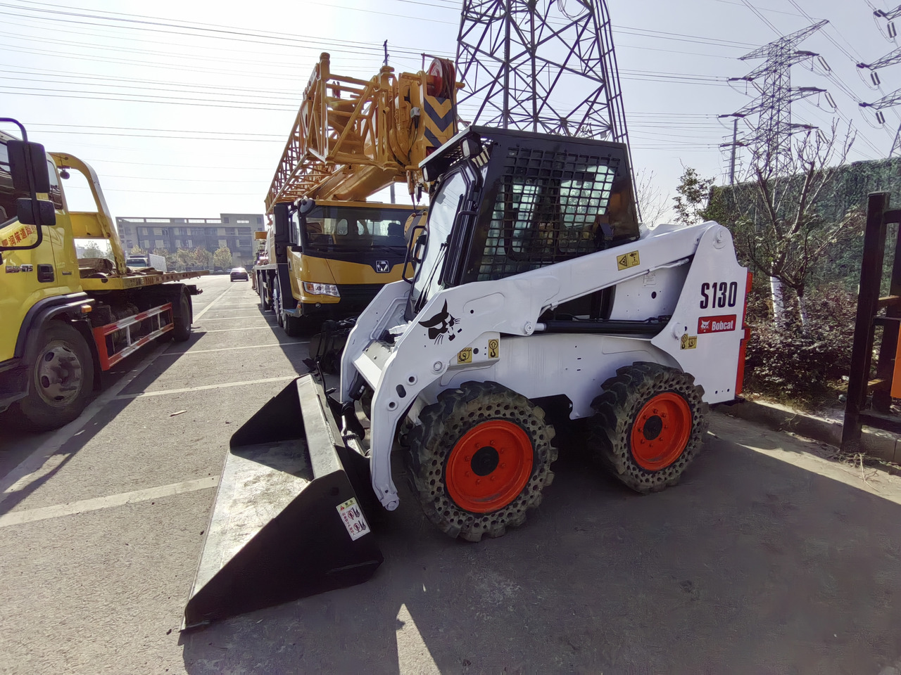 BOBCAT S130 - Mini încărcător: Foto 1 BOBCAT S130 - Mini încărcător: Foto 1