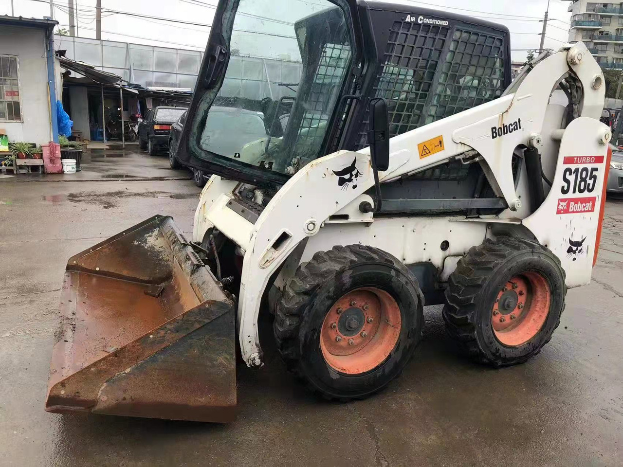 BOBCAT S185 - Mini încărcător: Foto 2 BOBCAT S185 - Mini încărcător: Foto 2
