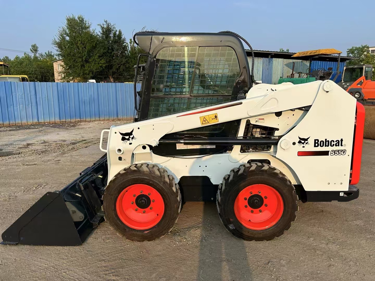 BOBCAT S550 - Mini încărcător: Foto 1 BOBCAT S550 - Mini încărcător: Foto 1