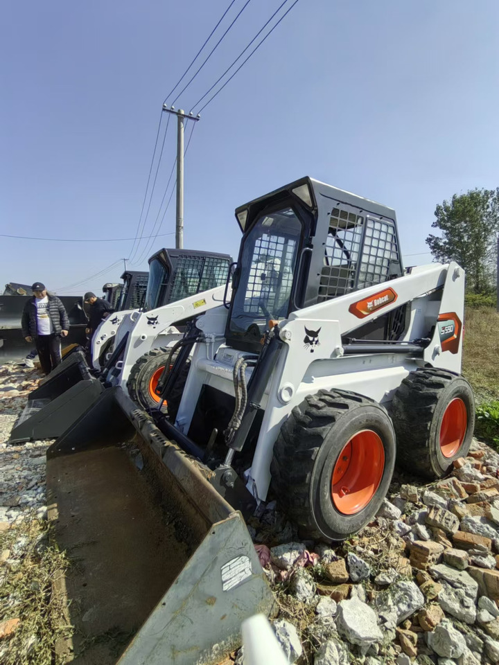 BOBCAT S590 - Mini încărcător: Foto 1 BOBCAT S590 - Mini încărcător: Foto 1