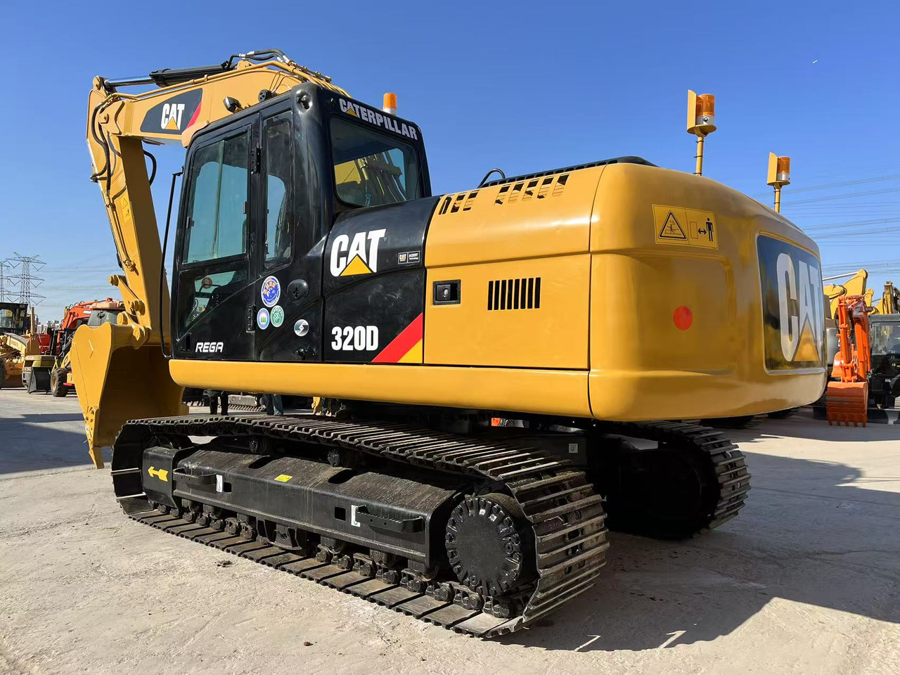 CATERPILLAR 320D - Excavator pe şenile: Foto 1 CATERPILLAR 320D - Excavator pe şenile: Foto 1