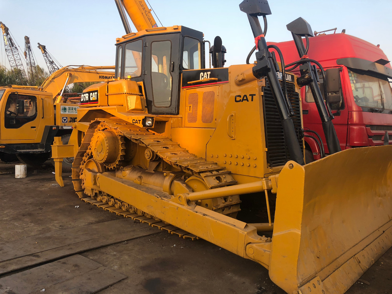 CATERPILLAR D7R - Buldozer: Foto 1 CATERPILLAR D7R - Buldozer: Foto 1