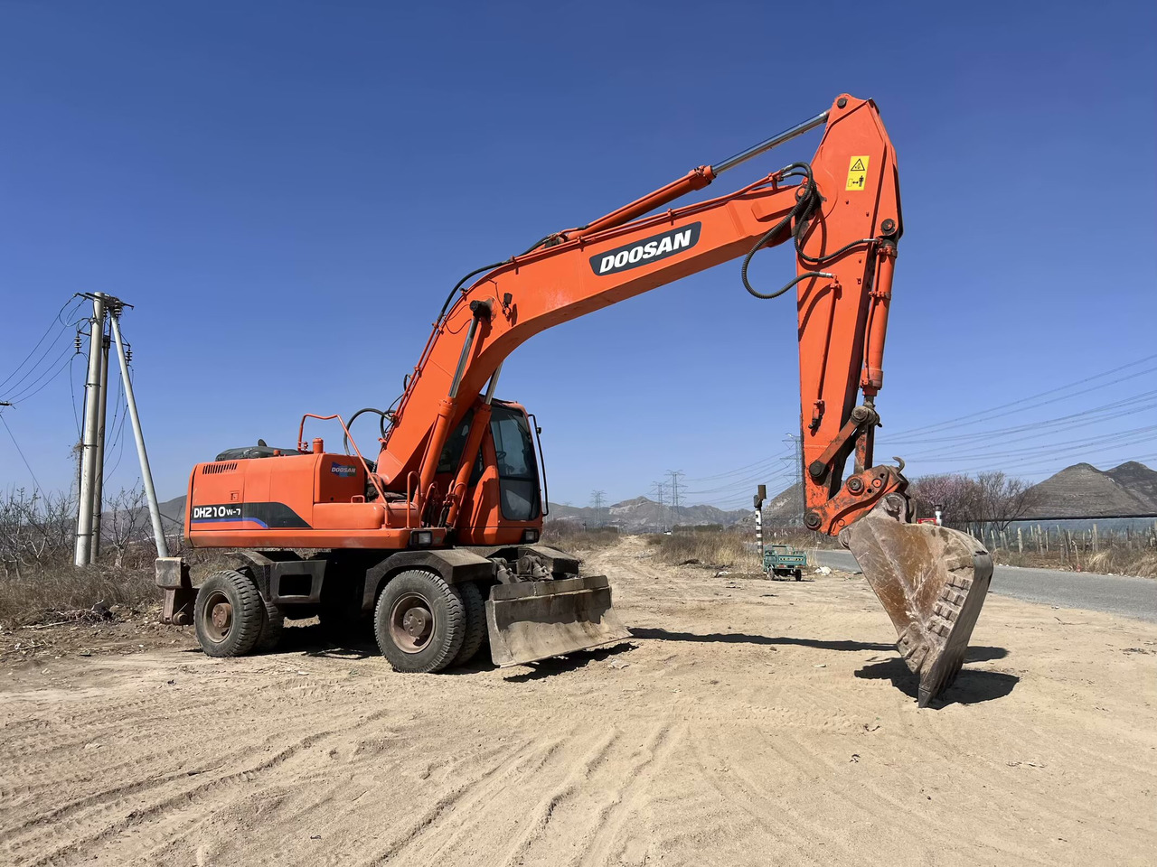 DOOSAN DH210W-7 - Excavator pe roţi: Foto 2 DOOSAN DH210W-7 - Excavator pe roţi: Foto 2