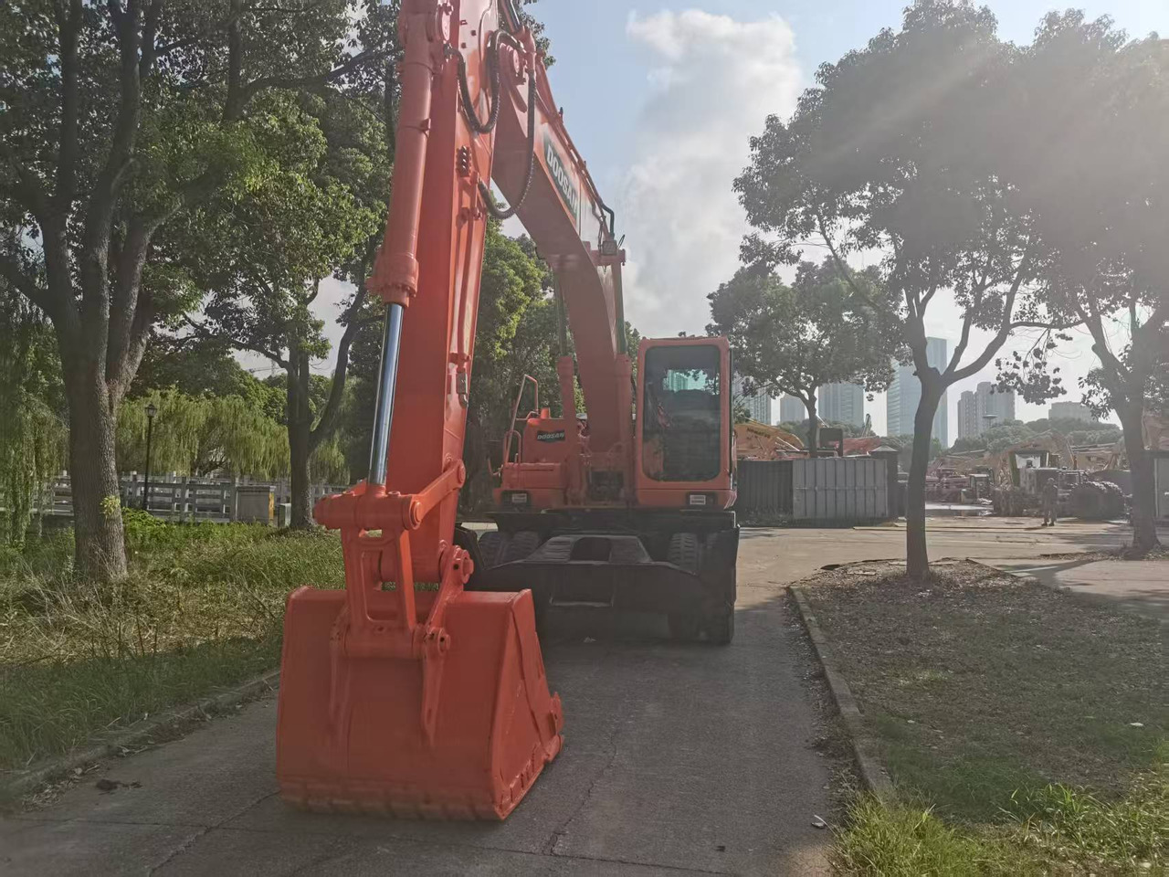 DOOSAN DH210W-9C - Excavator pe roţi: Foto 1 DOOSAN DH210W-9C - Excavator pe roţi: Foto 1