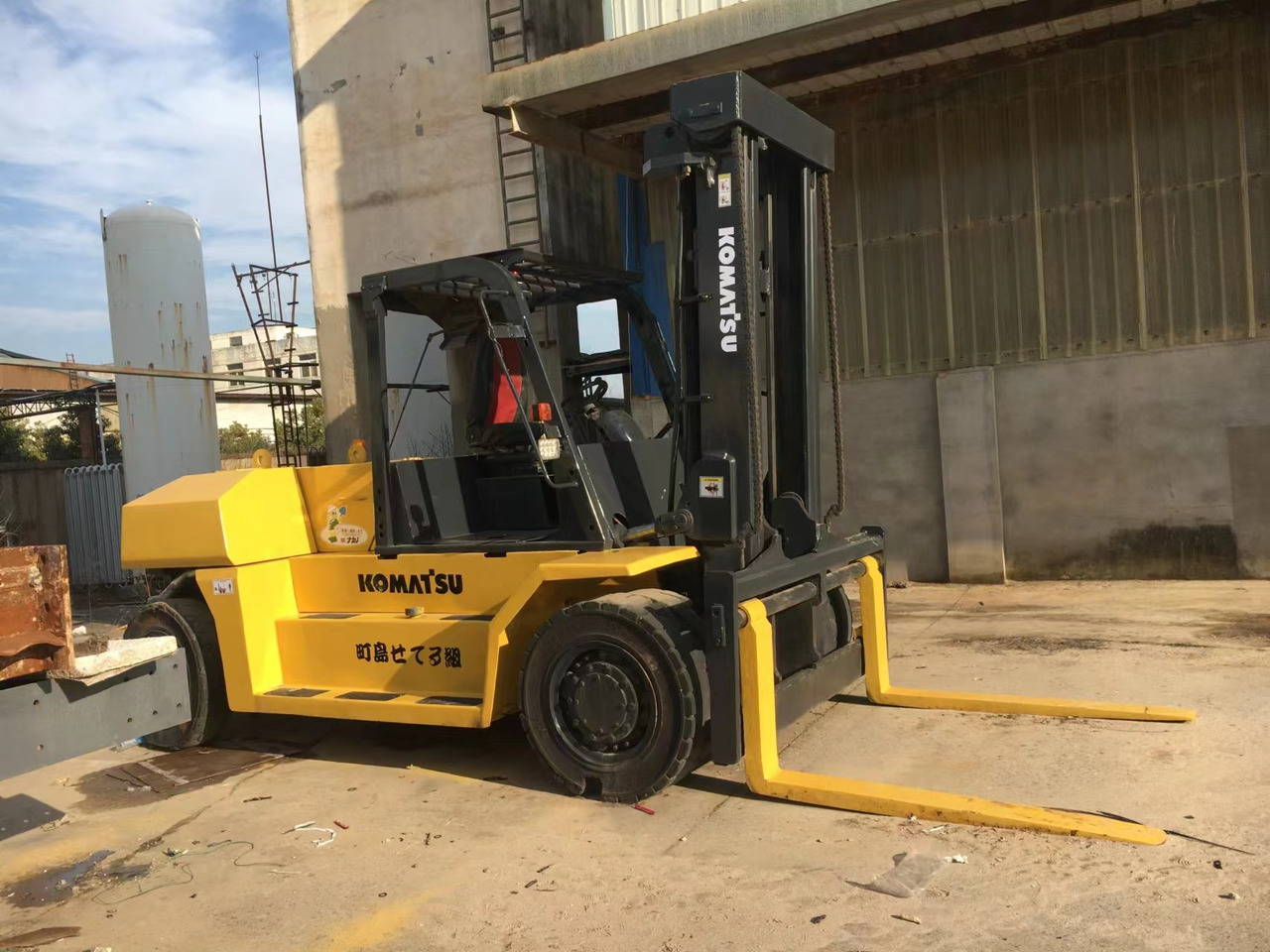 KOMATSU 15-ton - Stivuitor diesel: Foto 1 KOMATSU 15-ton - Stivuitor diesel: Foto 1