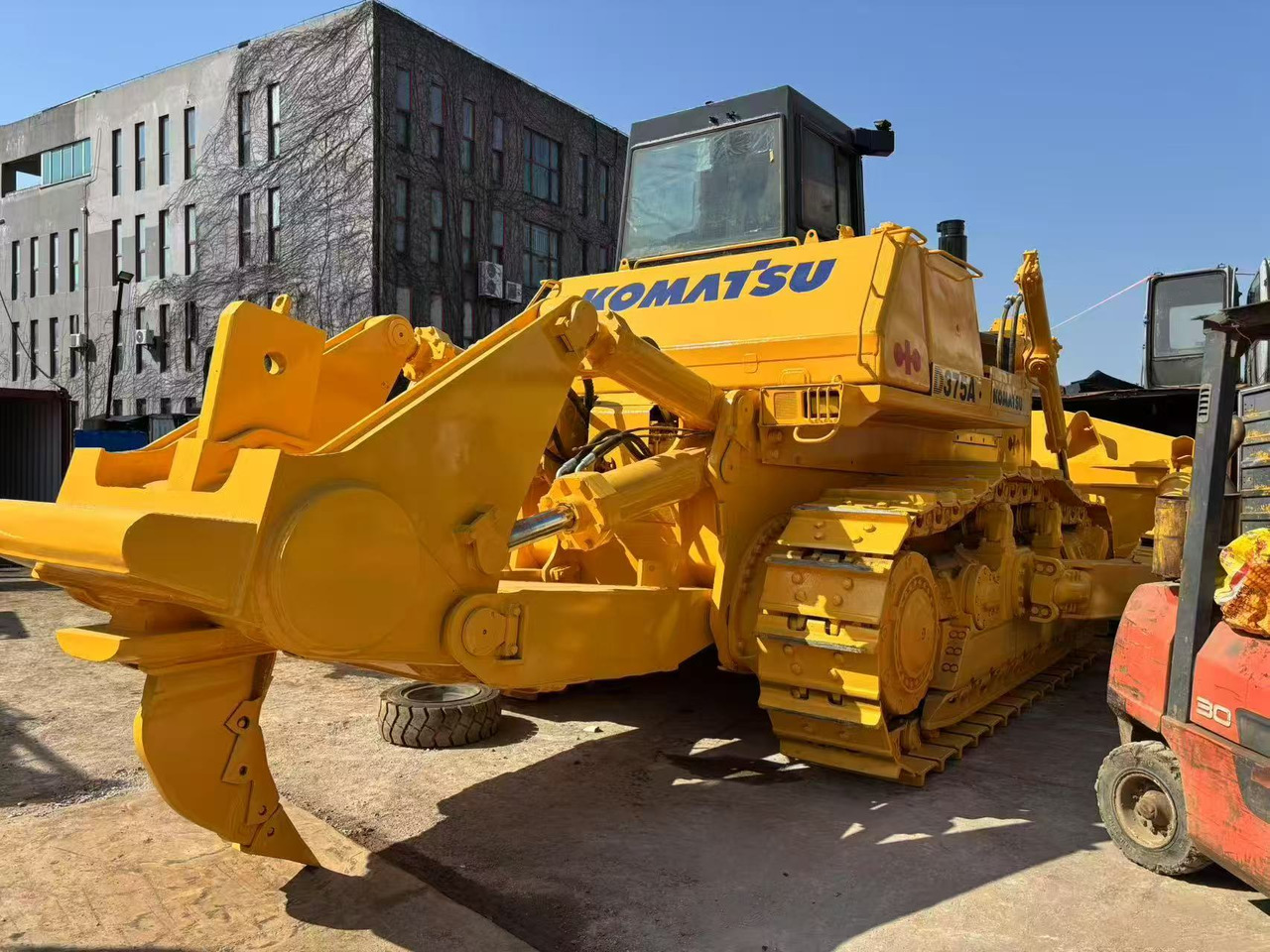 KOMATSU D375 - Buldozer: Foto 1 KOMATSU D375 - Buldozer: Foto 1