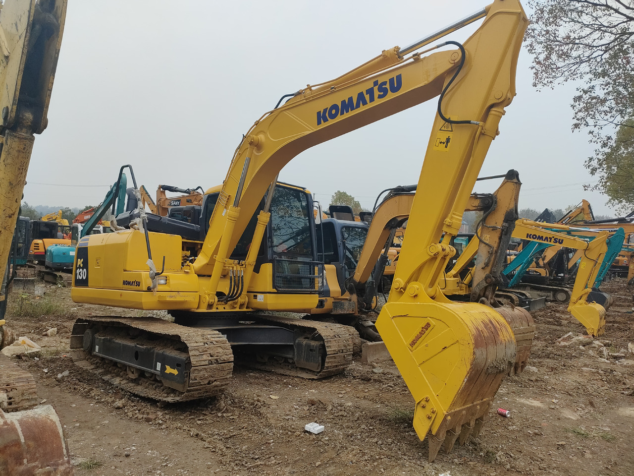 KOMATSU PC130-7 - Excavator pe roţi: Foto 1 KOMATSU PC130-7 - Excavator pe roţi: Foto 1