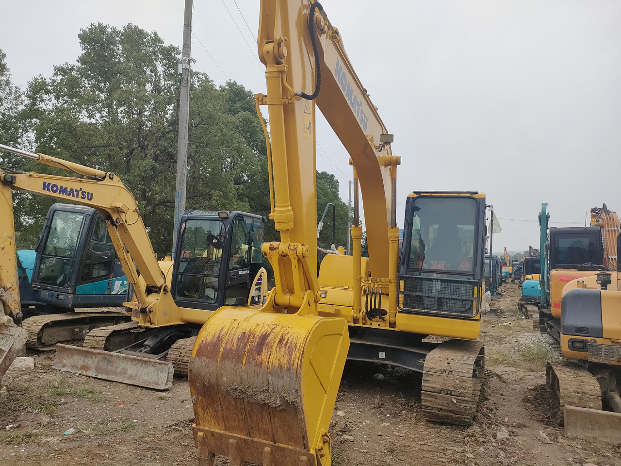 KOMATSU PC130-7 - Excavator pe roţi: Foto 3 KOMATSU PC130-7 - Excavator pe roţi: Foto 3