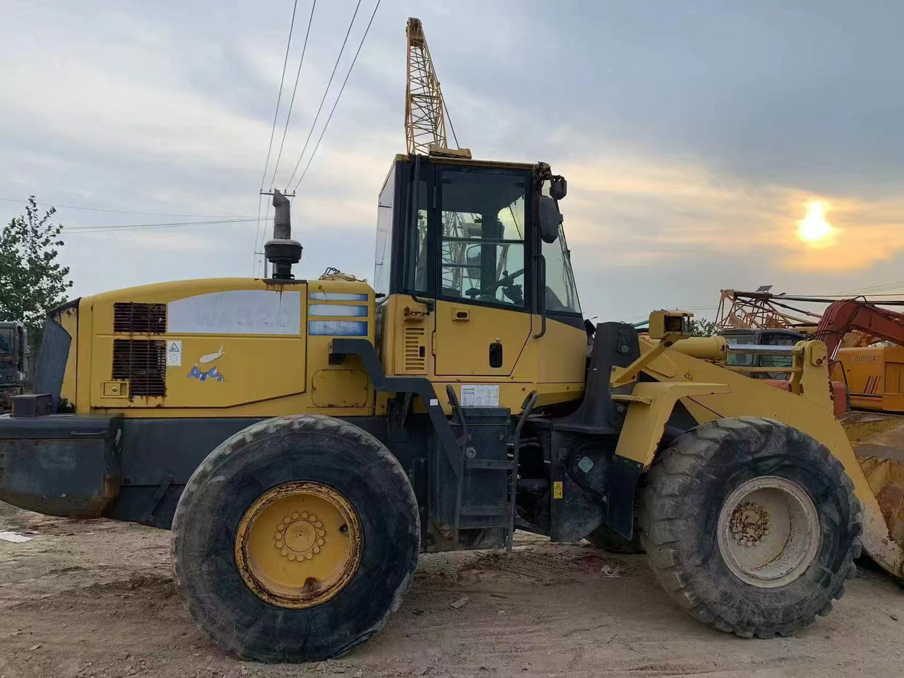 KOMATSU WA320-5 - Încărcător frontal pe pneuri: Foto 2 KOMATSU WA320-5 - Încărcător frontal pe pneuri: Foto 2