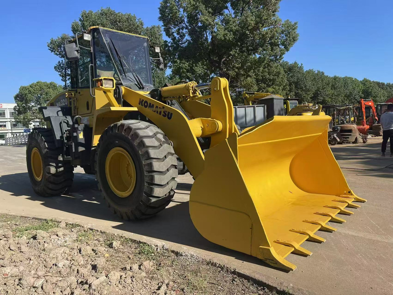 KOMATSU WA320-5 - Încărcător frontal pe pneuri: Foto 2 KOMATSU WA320-5 - Încărcător frontal pe pneuri: Foto 2