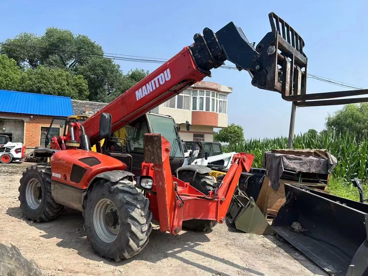MANITOU MT1740SLT - Stivuitor telescopic: Foto 1 MANITOU MT1740SLT - Stivuitor telescopic: Foto 1