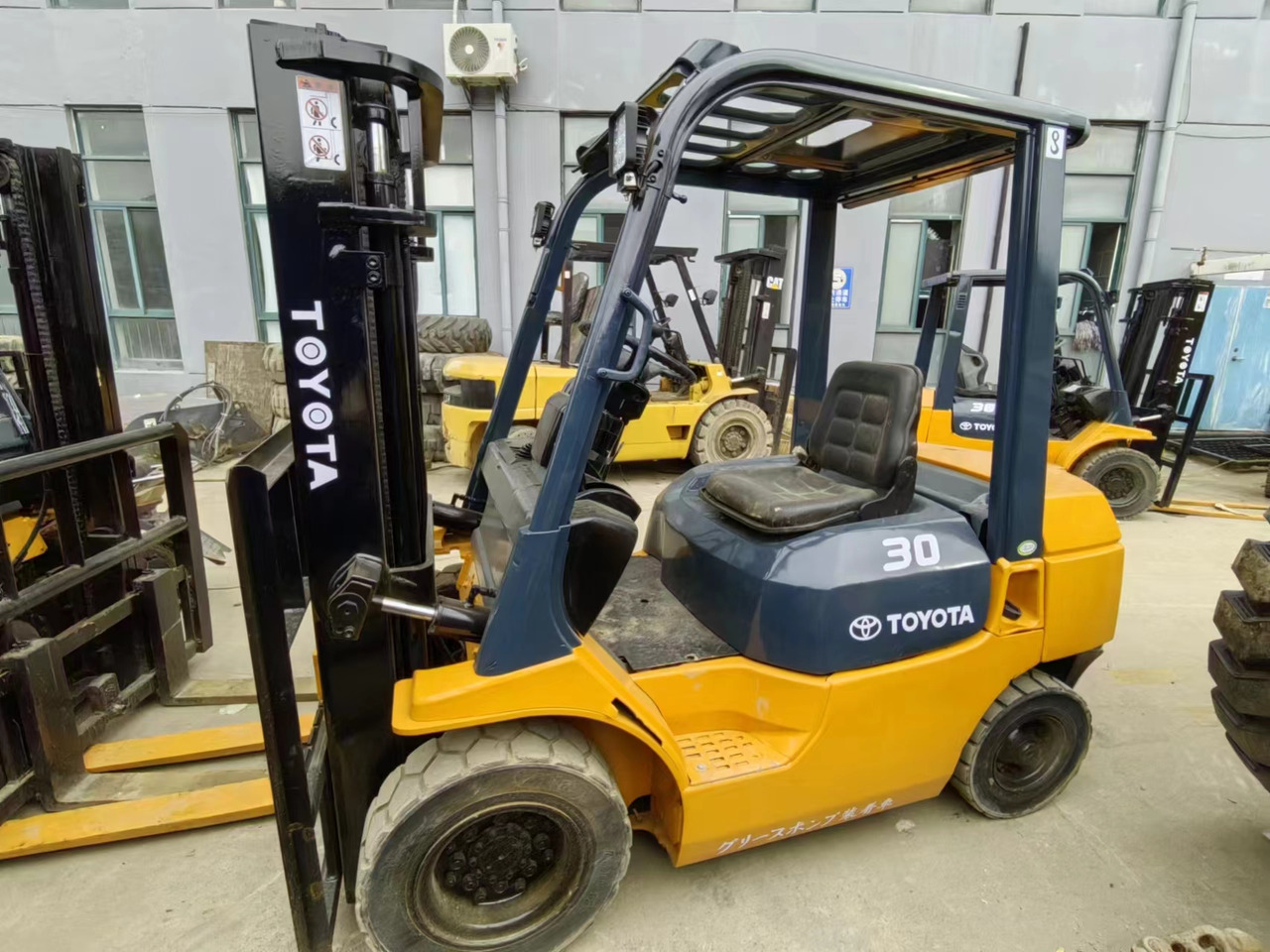 TOYOTA 62-7FD30 - Stivuitor diesel: Foto 2 TOYOTA 62-7FD30 - Stivuitor diesel: Foto 2