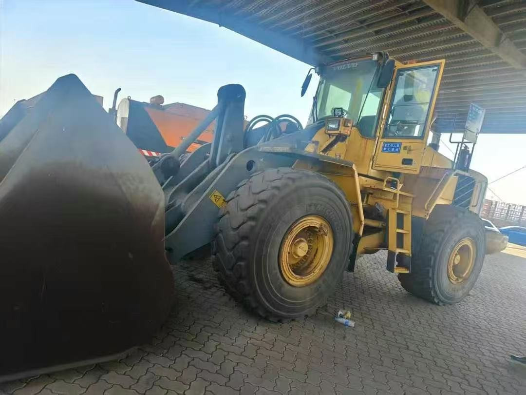 VOLVO L180E - Încărcător frontal pe pneuri: Foto 3 VOLVO L180E - Încărcător frontal pe pneuri: Foto 3