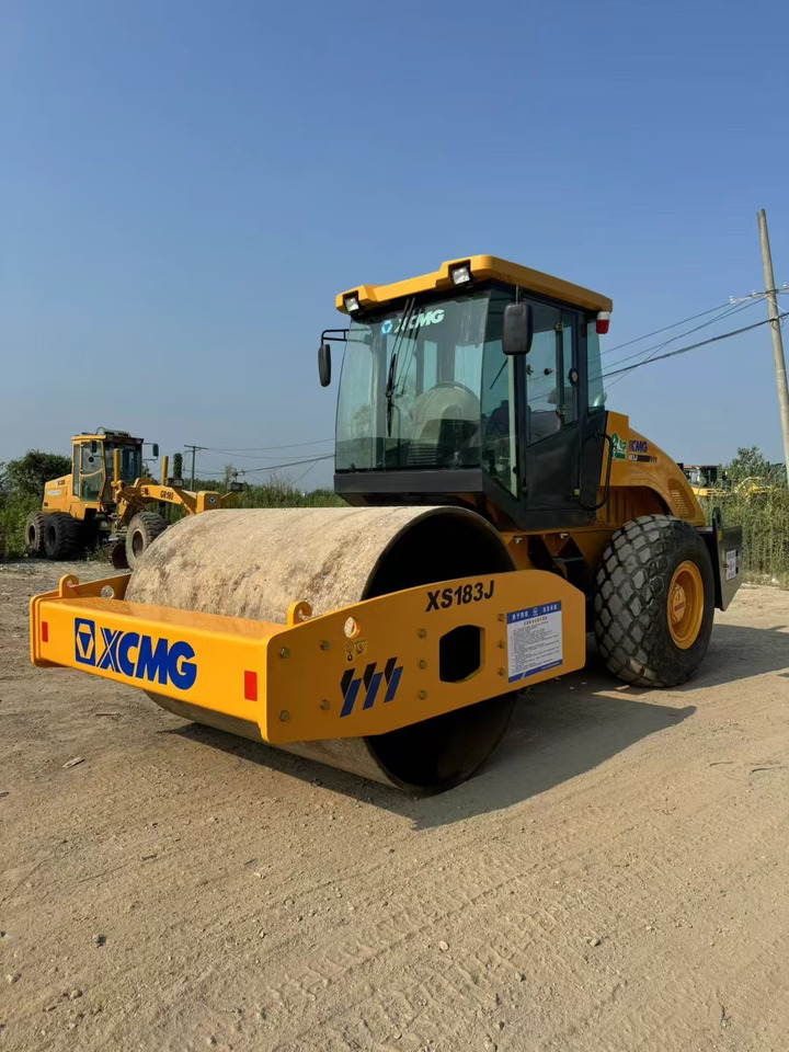 XCMG XS183J - Cilindru compactor pentru asfalt: Foto 1 XCMG XS183J - Cilindru compactor pentru asfalt: Foto 1