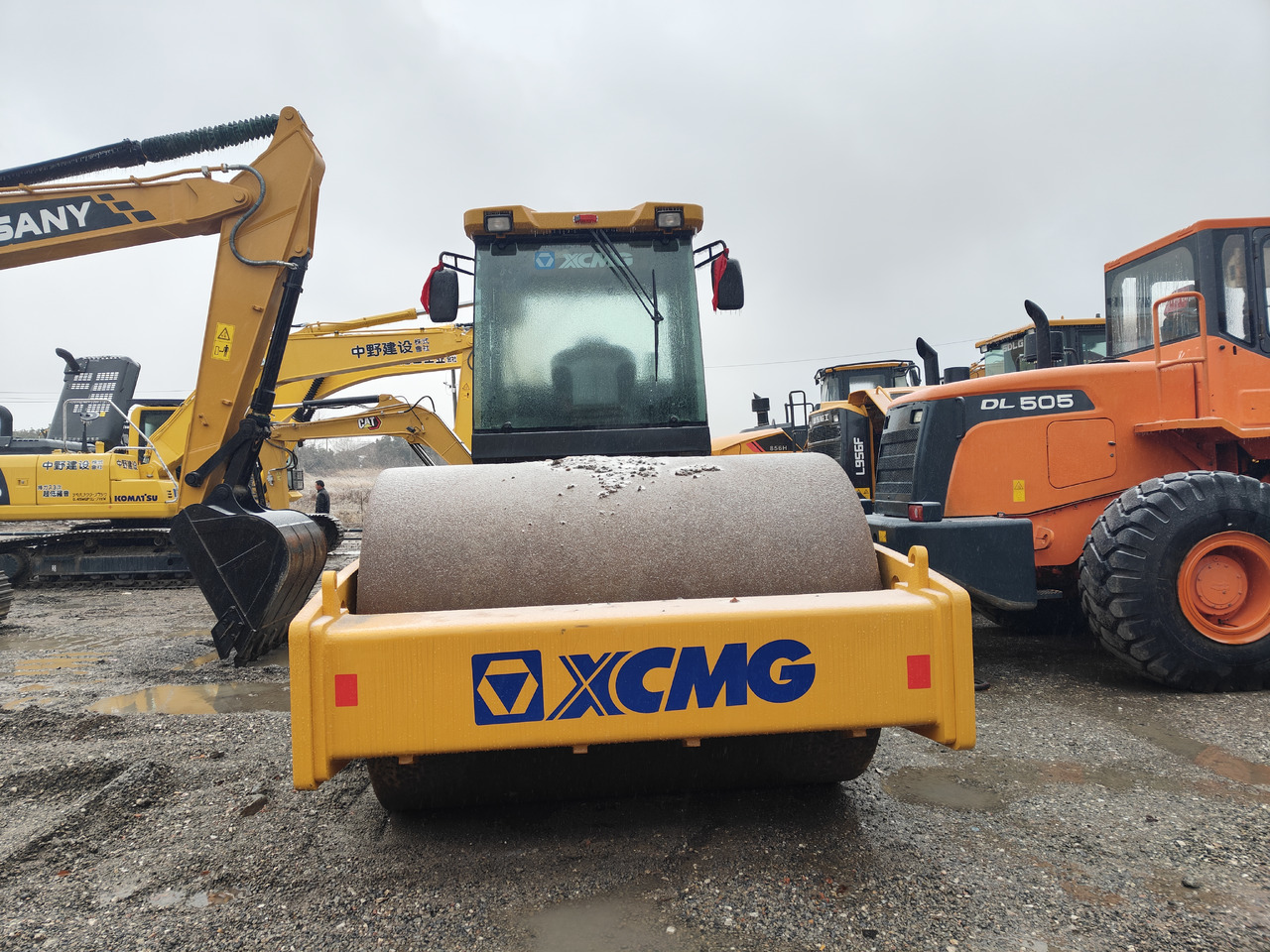 XCMG XS223J - Cilindru compactor pentru asfalt: Foto 3 XCMG XS223J - Cilindru compactor pentru asfalt: Foto 3