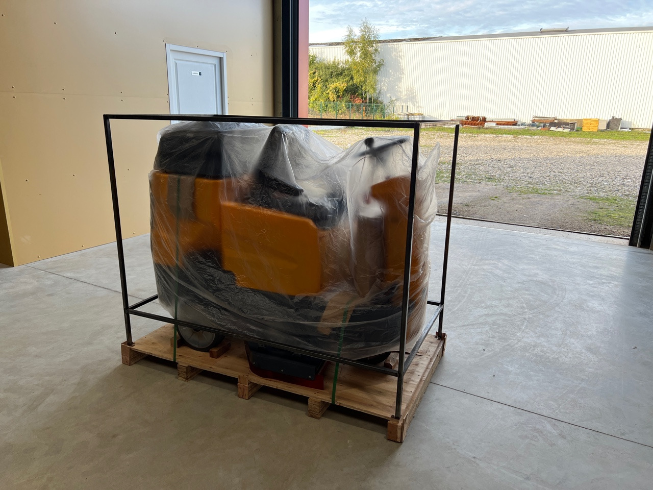 HIPPO AR-X9 - Măturătoare stradală: Foto 4 HIPPO AR-X9 - Măturătoare stradală: Foto 4