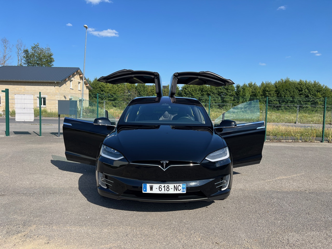 TESLA Model X 75D Autopilot SOH 93% 5 Places - SUV: Foto 1 TESLA Model X 75D Autopilot SOH 93% 5 Places - SUV: Foto 1