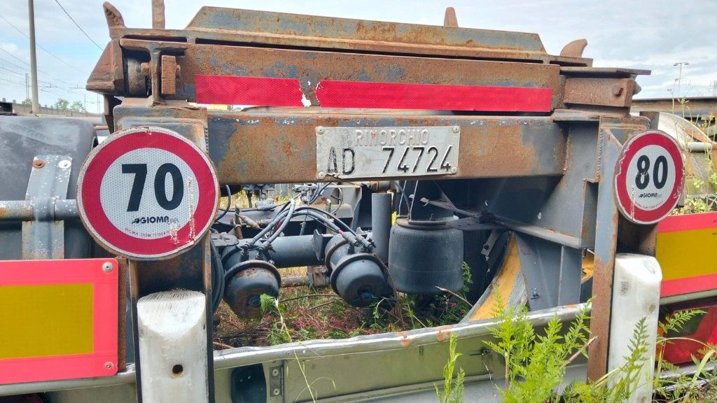 CARDI RIMORCHIO CARDI SCARRABILE PNEUMATICO - Remorcă abroll/ Skiploader: Foto 4 CARDI RIMORCHIO CARDI SCARRABILE PNEUMATICO - Remorcă abroll/ Skiploader: Foto 4