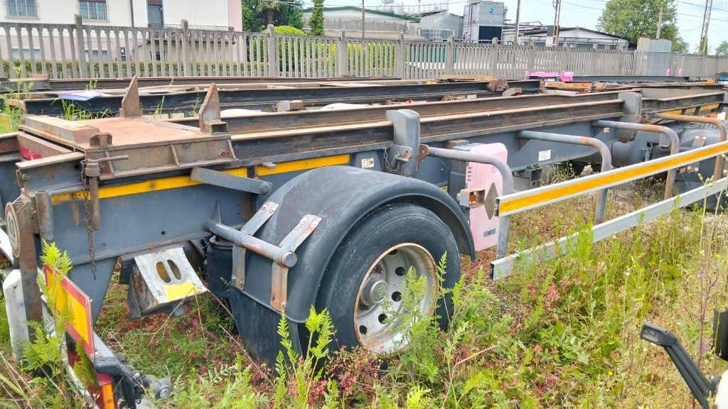 CARDI RIMORCHIO CARDI SCARRABILE PNEUMATICO - Remorcă abroll/ Skiploader: Foto 3 CARDI RIMORCHIO CARDI SCARRABILE PNEUMATICO - Remorcă abroll/ Skiploader: Foto 3