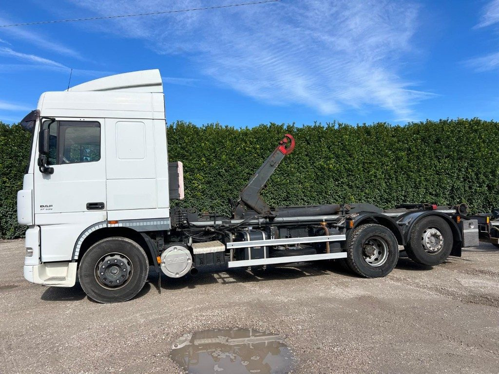 DAF XF530 SCARRABILE - Camion cu cârlig: Foto 3 DAF XF530 SCARRABILE - Camion cu cârlig: Foto 3