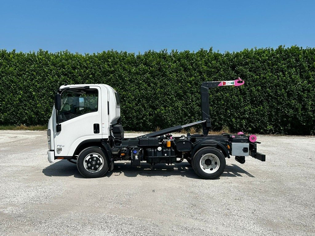 ISUZU P75 NUOVO SCARRABILE - Camion cu cârlig: Foto 2 ISUZU P75 NUOVO SCARRABILE - Camion cu cârlig: Foto 2