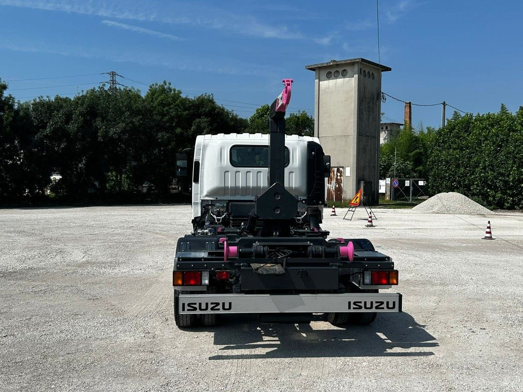 ISUZU P75 NUOVO SCARRABILE - Camion cu cârlig: Foto 4 ISUZU P75 NUOVO SCARRABILE - Camion cu cârlig: Foto 4