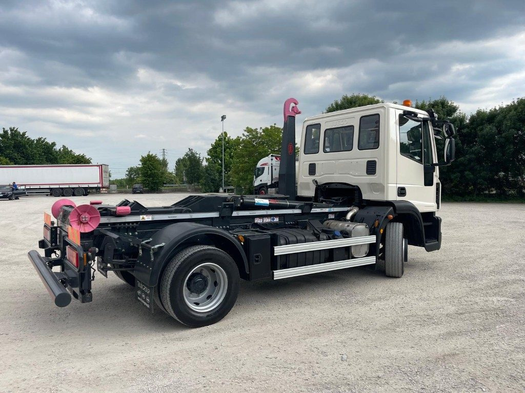 IVECO EUROCARGO 120E22 SCARRABILE - Camion cu cârlig: Foto 5 IVECO EUROCARGO 120E22 SCARRABILE - Camion cu cârlig: Foto 5