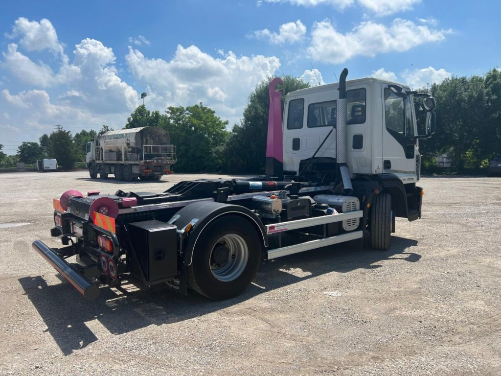 IVECO EUROCARGO 160E25 SCARRABILE - Camion cu cârlig: Foto 5 IVECO EUROCARGO 160E25 SCARRABILE - Camion cu cârlig: Foto 5