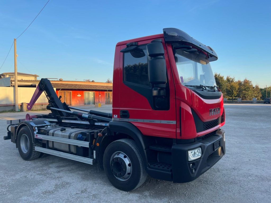 IVECO EUROCARGO 160E32 CON SCARRABILE NUOVO - Camion cu cârlig: Foto 2 IVECO EUROCARGO 160E32 CON SCARRABILE NUOVO - Camion cu cârlig: Foto 2