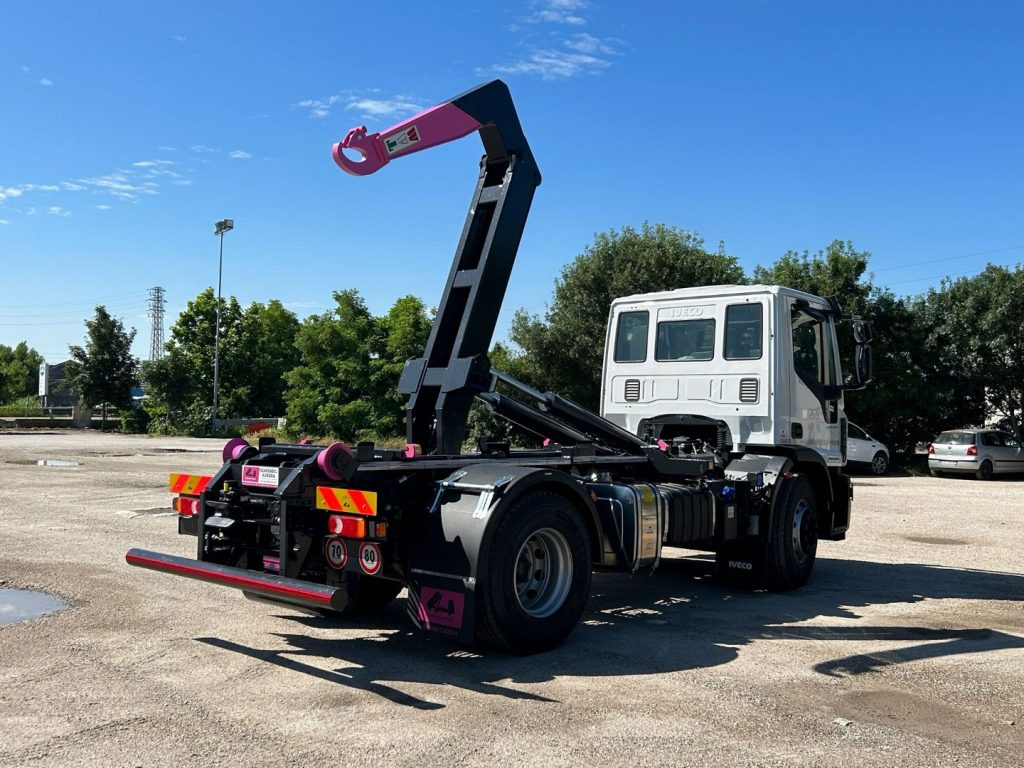 IVECO EUROCARGO 180E32K NUOVO SCARRABILE - Camion cu cârlig: Foto 5 IVECO EUROCARGO 180E32K NUOVO SCARRABILE - Camion cu cârlig: Foto 5